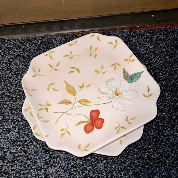 (2) Harry & David Ceramic Square Floral Design Plates - Picture 5 of 14